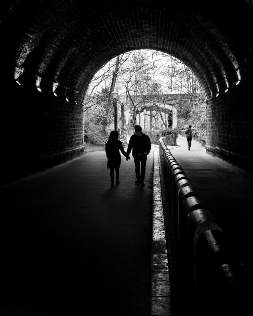 Couple walking under a tunnel in Paris