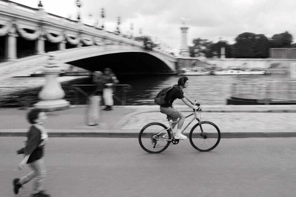 Cycling along the Seine river