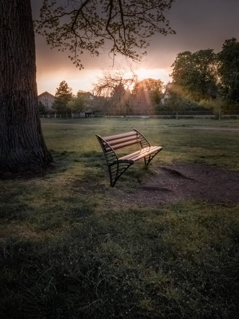 Sunset near the bench in Le Vésinet