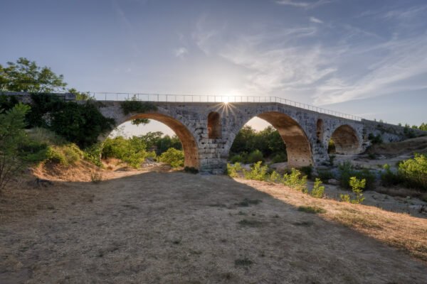 Le pont de Julian à Bonnieux, Luberon, France