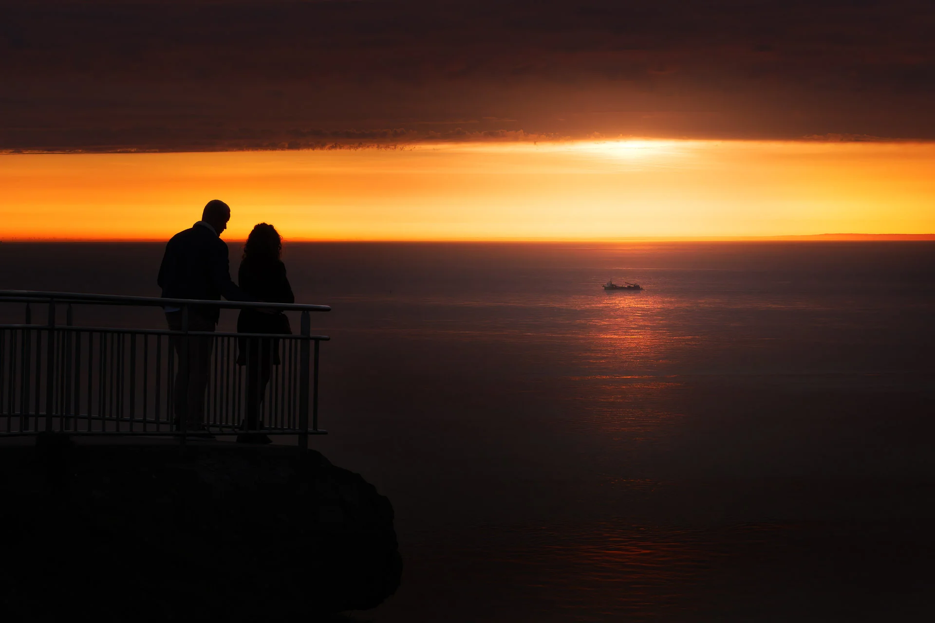 Watching at the starship during sunset at Blanc-Nez Cap